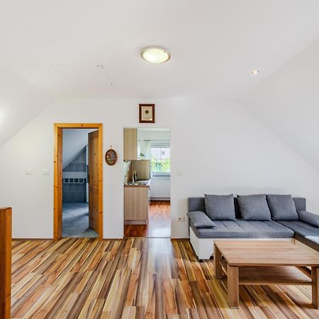 Apartment Pr' Stajercu With Free Onsite Parking Бовец Екстер'єр фото